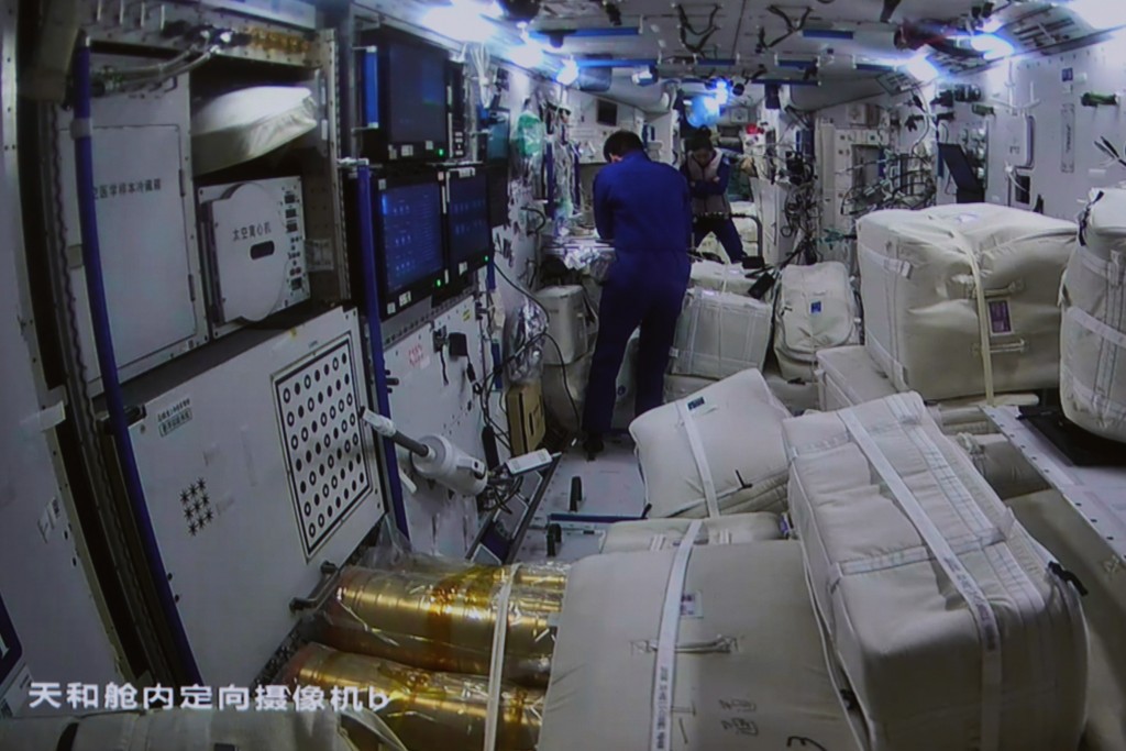 北京航天飛行控制中心拍攝的夢天實驗艙完成轉位後天和核心艙內的情況。 新華社