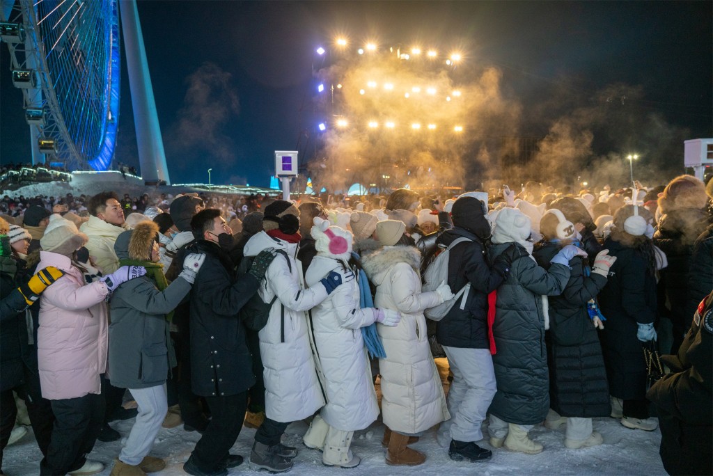 哈尔滨冰雪旅游爆火，元旦假期更是被南方游客「包场」。 中新社
