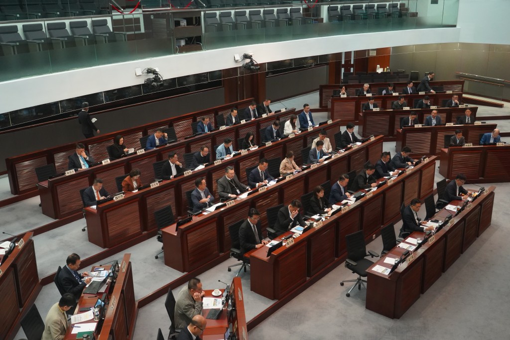 立法會舉行特別財委會會議。