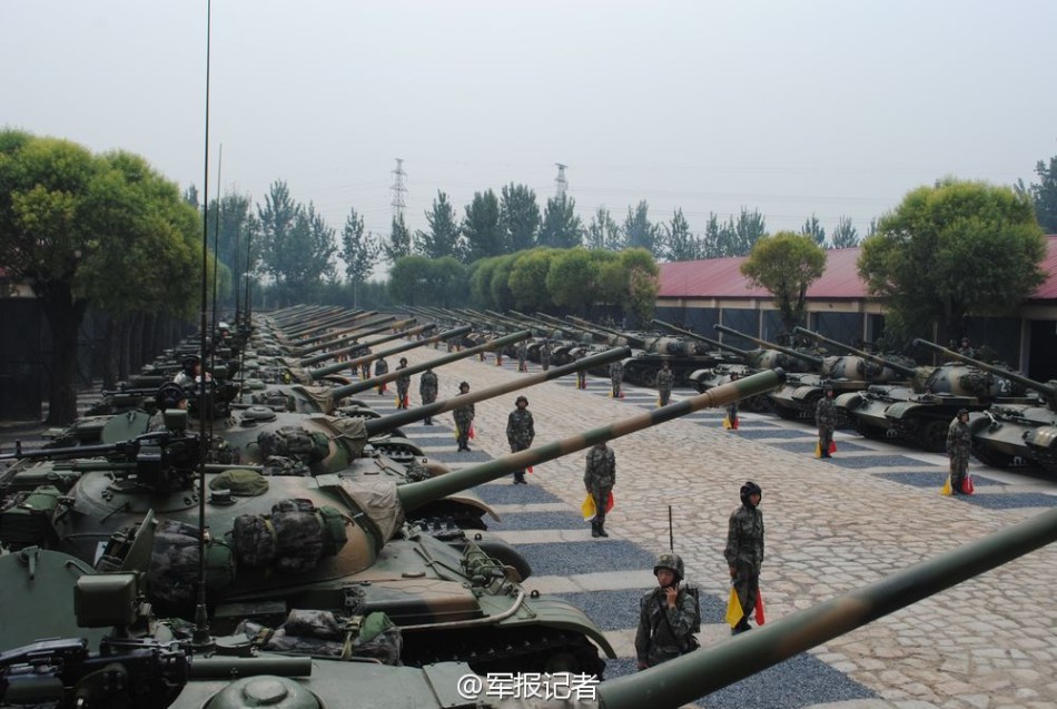 北京衛戍區的66477部隊其實是長期駐守北京的裝甲部隊。此照拍於2015年，圖中的是88式坦克，現在已淘汰。