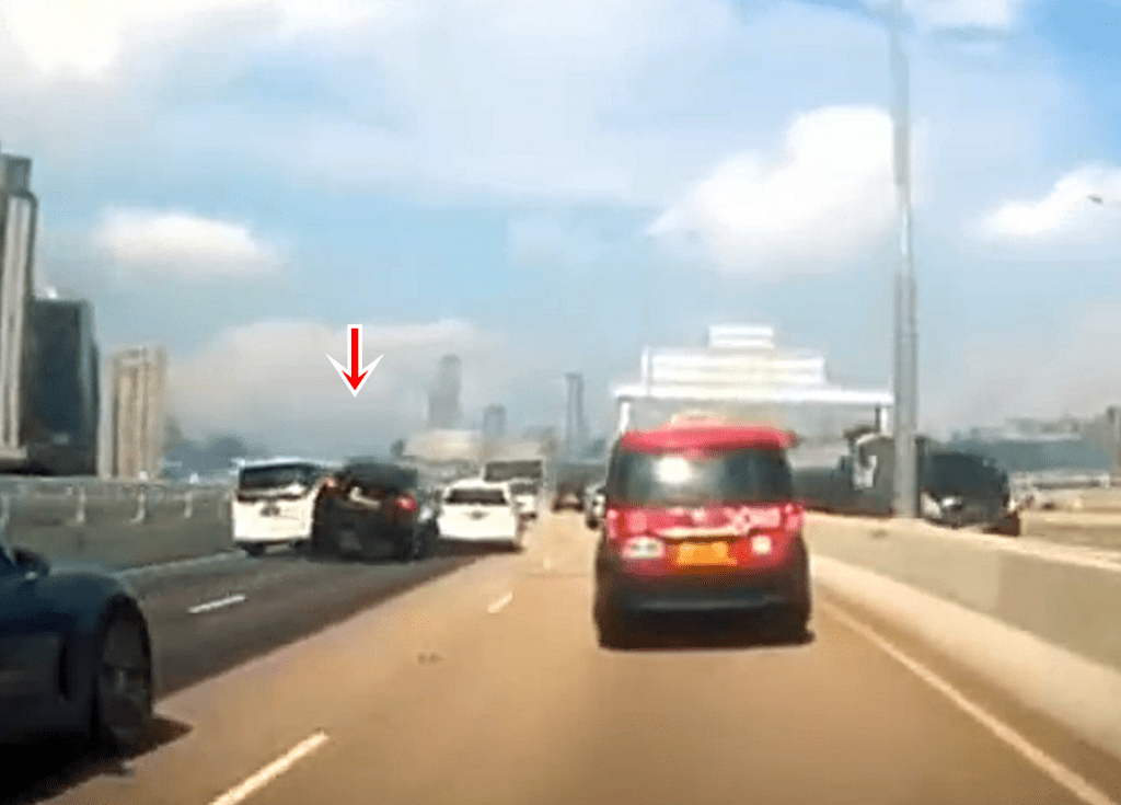  Tesla私家車失控片段。fb：車cam L（香港群組）