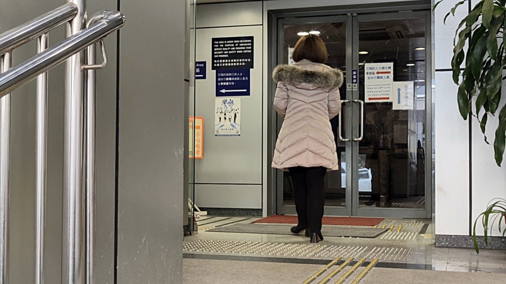 陳家珮到警署錄取口供。黃文威攝