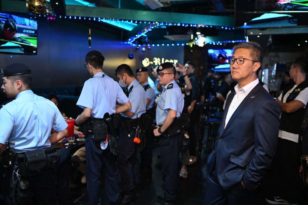 蕭澤頤親自督師警方今次反黑行動。