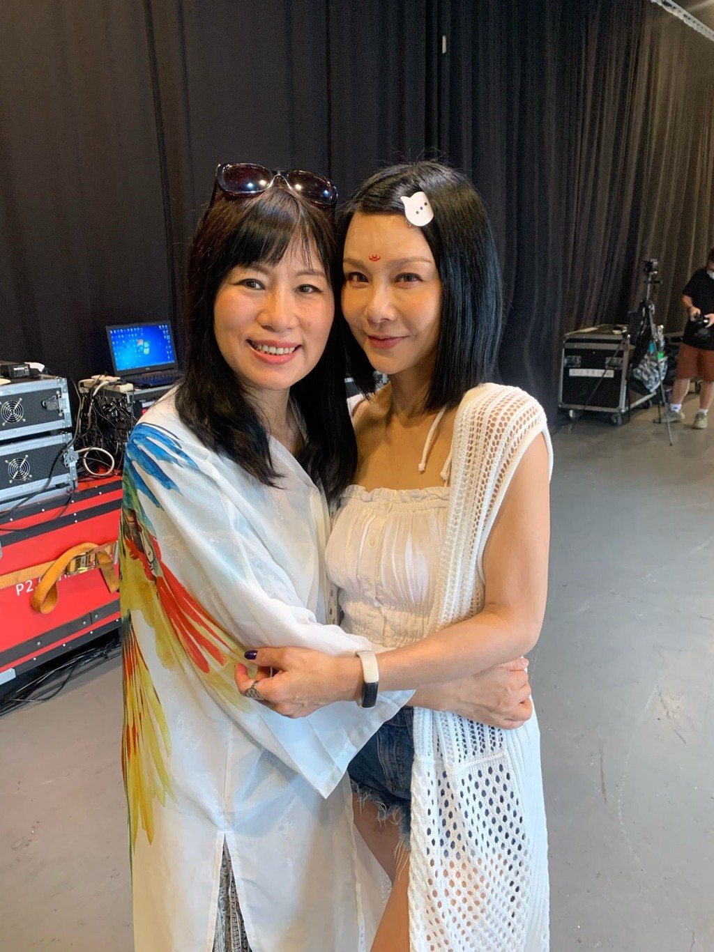 齊釨湮（右）亦是七仙羽徒弟。