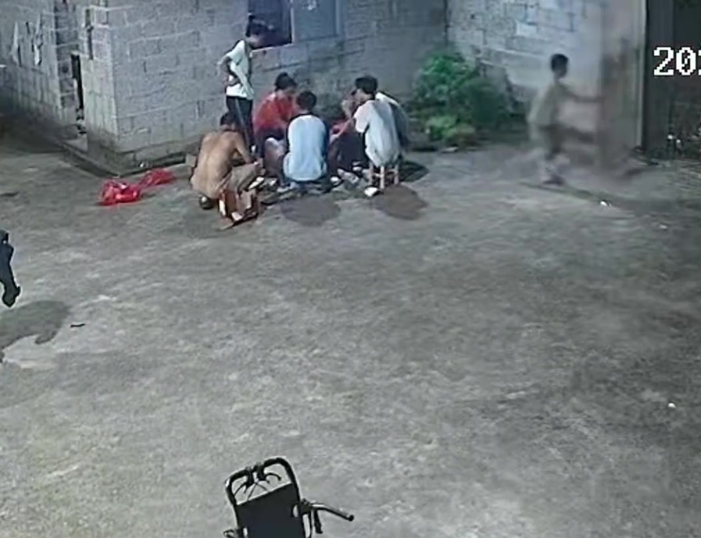 广西一家七口水泥地烧烤突爆炸。