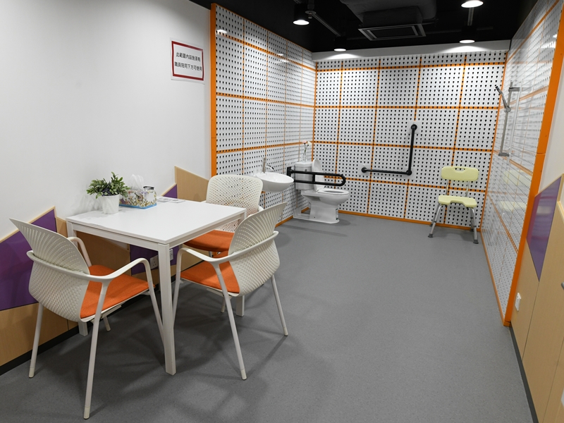 中心展示配合香港較細小居住環境而設的長者友善示範單位。資料圖片