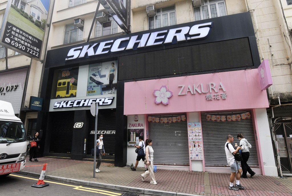 啟超道6號地下及啟超道4至8號巨舖,由意大利時裝品牌進駐。 啟超道6號地下及啟超道4至8號巨舖,由意大利時裝品牌進駐。