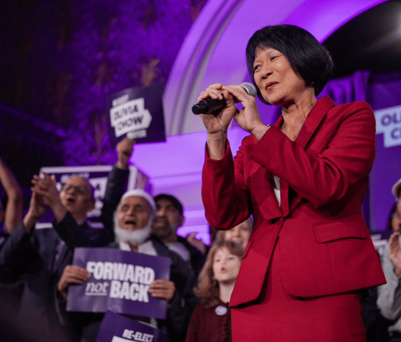 現年69歲的鄒至蕙出生於香港,13歲時隨家人移居加拿大多倫多。X@oliviachow 現年69歲的鄒至蕙出生於香港,13歲時隨家人移居加拿大多倫多。X@oliviachow