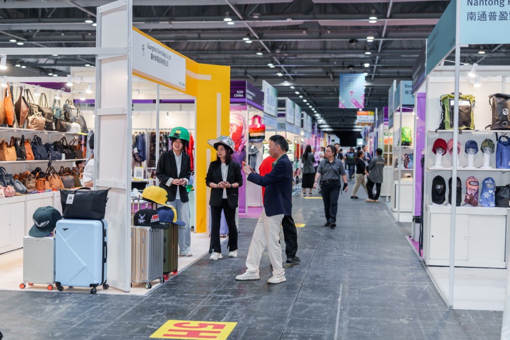 場內不少業界人士互相交流，分享行內的最新趨勢。