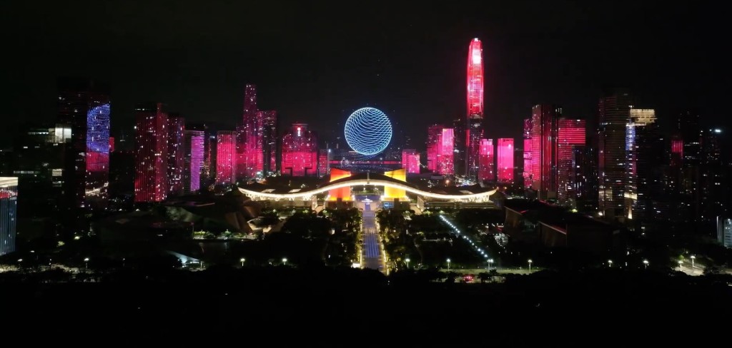 深圳經濟特區建立45周年，今日有1.2萬架無人機進行表演。
