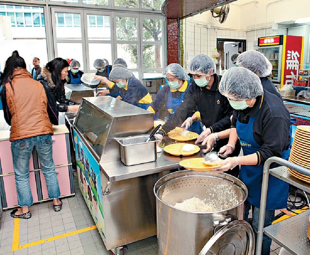 ■「活力午餐」暫停供應飯盒兩日。
