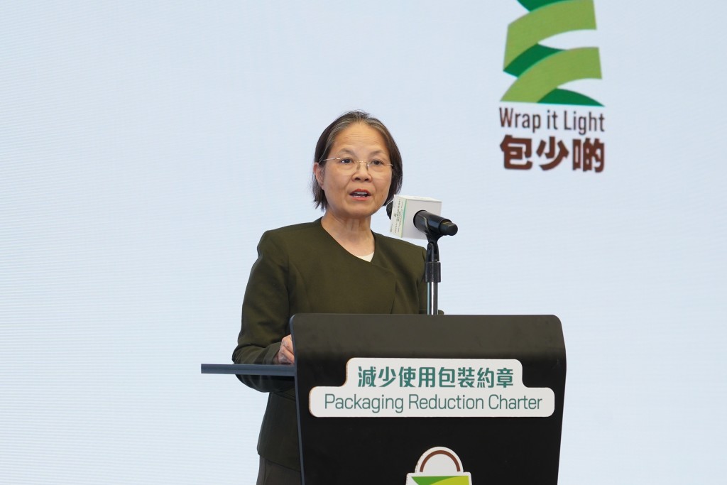 黃淑嫻表示,計劃推行短短六個月,已回收數千公斤塑膠廢物,成績令人鼓舞。 黃淑嫻表示,計劃推行短短六個月,已回收數千公斤塑膠廢物,成績令人鼓舞。