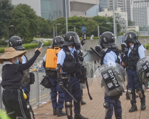 警方澄清沒有內地執法人員來港冒充香港警察在暴動中執勤。
