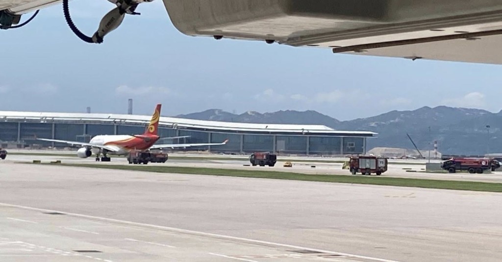 多部消防車接報趕至處理時,白煙已經散去。FB:Candi Cheung@香港機場實況討論區 多部消防車接報趕至處理時,白煙已經散去。FB:Candi Cheung@香港機場實況討論區