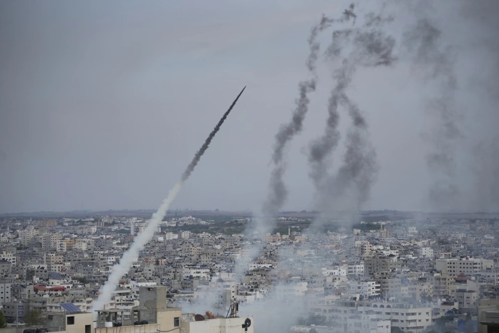 哈馬斯7日向以色列發射數千枚火箭，造成重大傷亡。美聯社