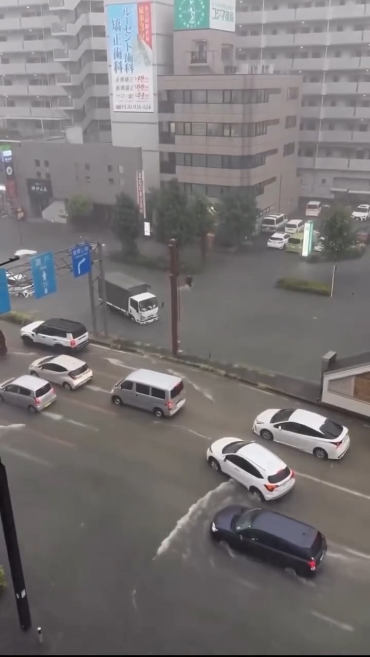 名古屋现历史性大雨致市区多处严重水浸。X@artemisglamour