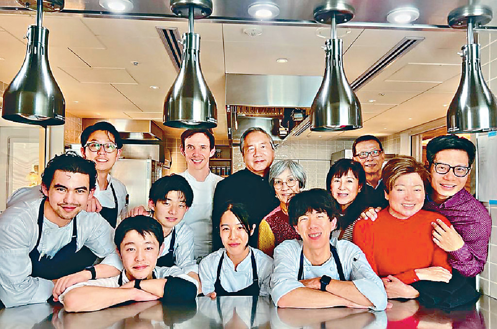 ■在「Sézanne」跟大廚Daniel和廚師團隊來張大合照
