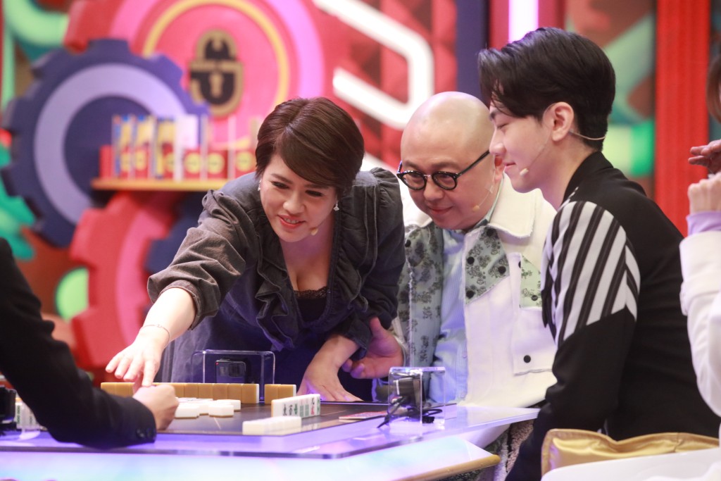 21年12月秘密「升呢」妈咪嘅行姐参与TVB综艺节目《麻雀斗室三决一》。