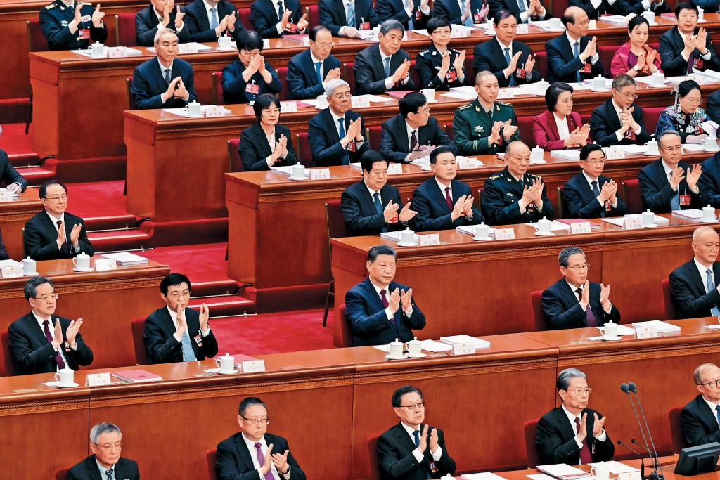 國家主席習近平等領導人出席閉幕會。