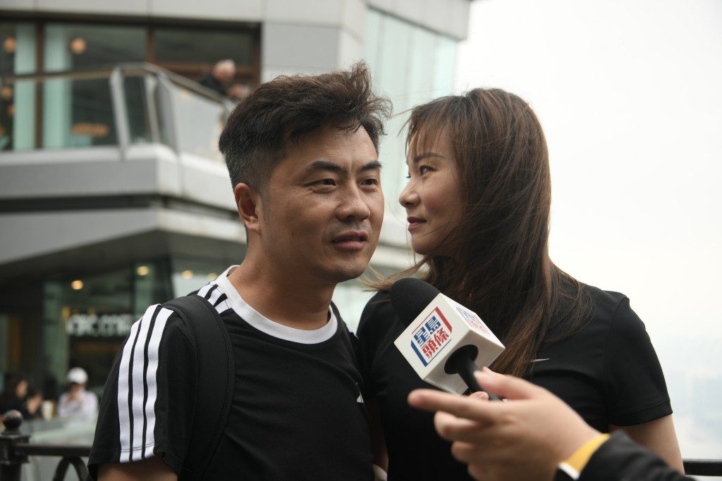 余先生和女友由珠海來港旅遊。陳浩元攝 余先生和女友由珠海來港旅遊。陳浩元攝