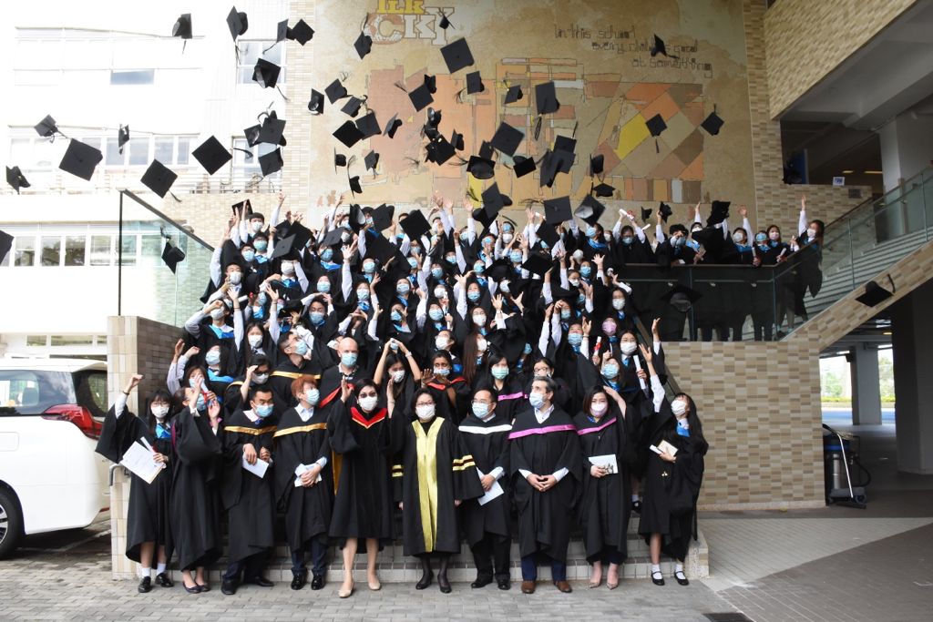 保良局蔡繼有學校的University Guidance，也會與選擇原校升讀IB課程和準備升讀本地大學的學生面談，提供他們所需的資料和支援。