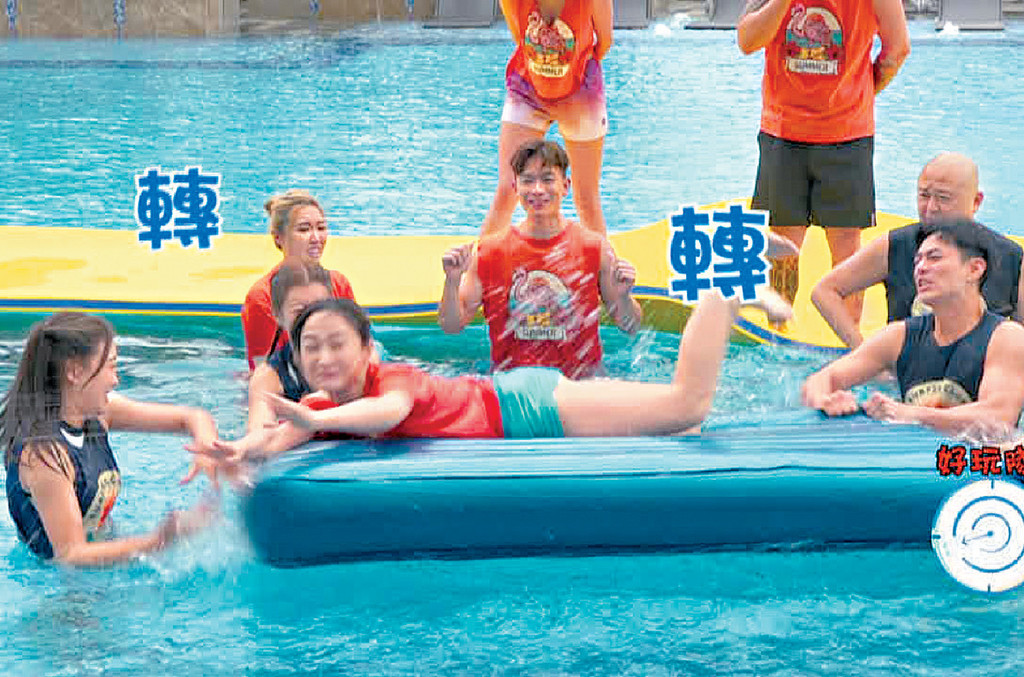 ■邵初用「破冰轉身」神技，留在浮牀上17秒。