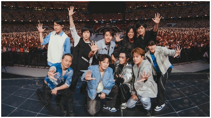 五月天在鳥巢舉辦10場《回到那一天》25周年巡迴演唱會，再度與Energy合體演繹《星期五晚上》。