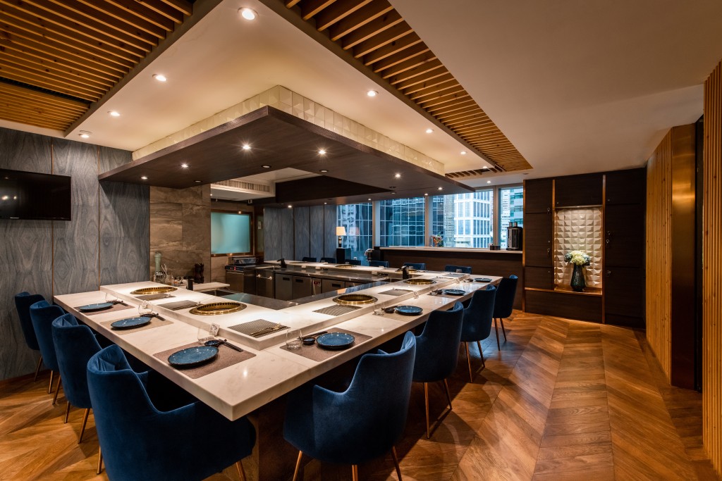 餐廳佔地2,000平方呎，設計結合現代及傳統的日本文化特色。