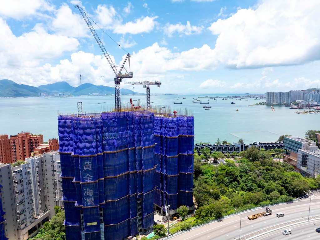 旭日国际上月推售的屯门青山湾段黄金海湾．意岚，以震撼价推售，亦带领楼盘迄今售出逾310伙。