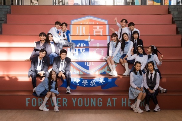 攝劇集《青春本我》時，一班聲夢學員都有穿校服。
