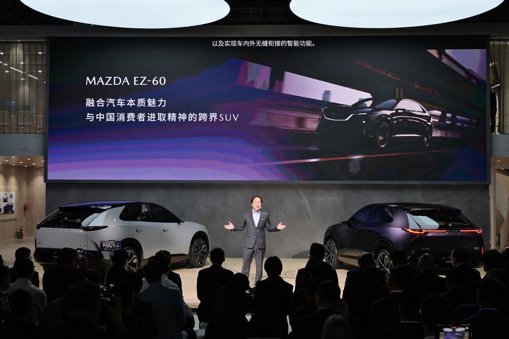 萬事得Mazda EZ-60電動SUV驚艷登場:全新EZ-60是萬事得與長安汽車合作開發的第二款電動車,迎合內地市場,車系還提供PHEV插電式混能車型選擇。。