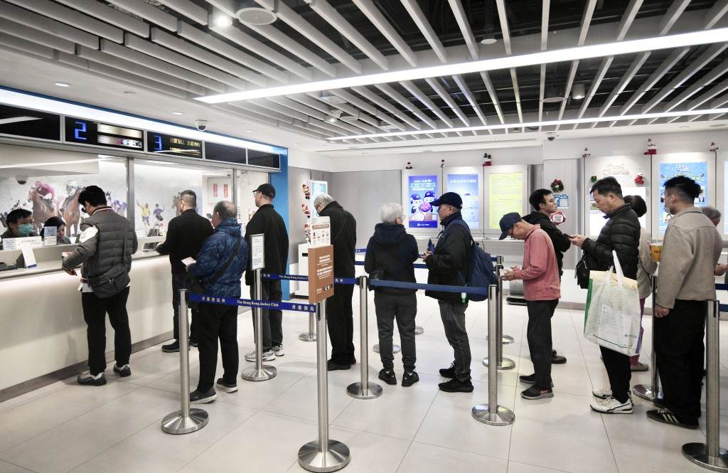 若一注獨中，今期六合彩頭獎可獲1300萬。資料圖片