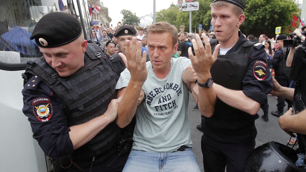 2019年，納瓦爾尼聲援被拘留的反腐記者 Ivan Golunov，在集會上被警方帶走。 路透社