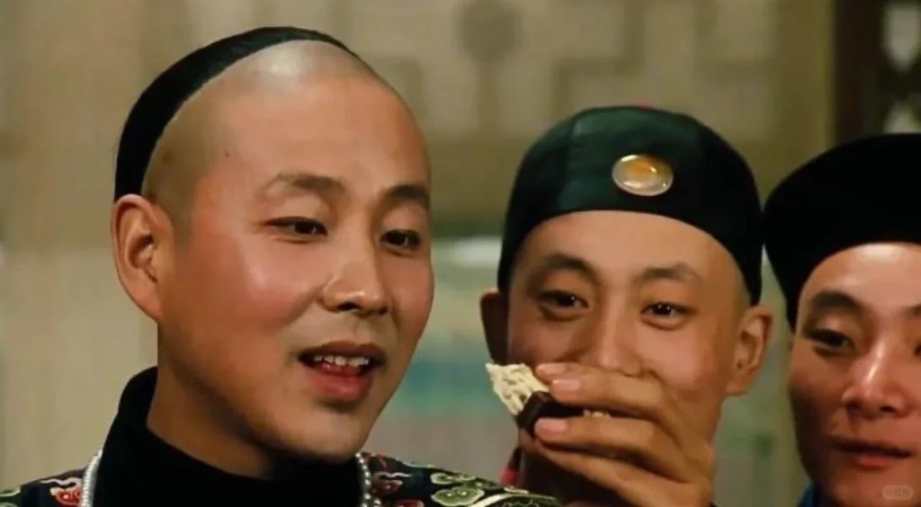 同治皇帝被指常偷出紫禁城嫖妓。電影《一代妖后》劇照 同治皇帝被指常偷出紫禁城嫖妓。電影《一代妖后》劇照