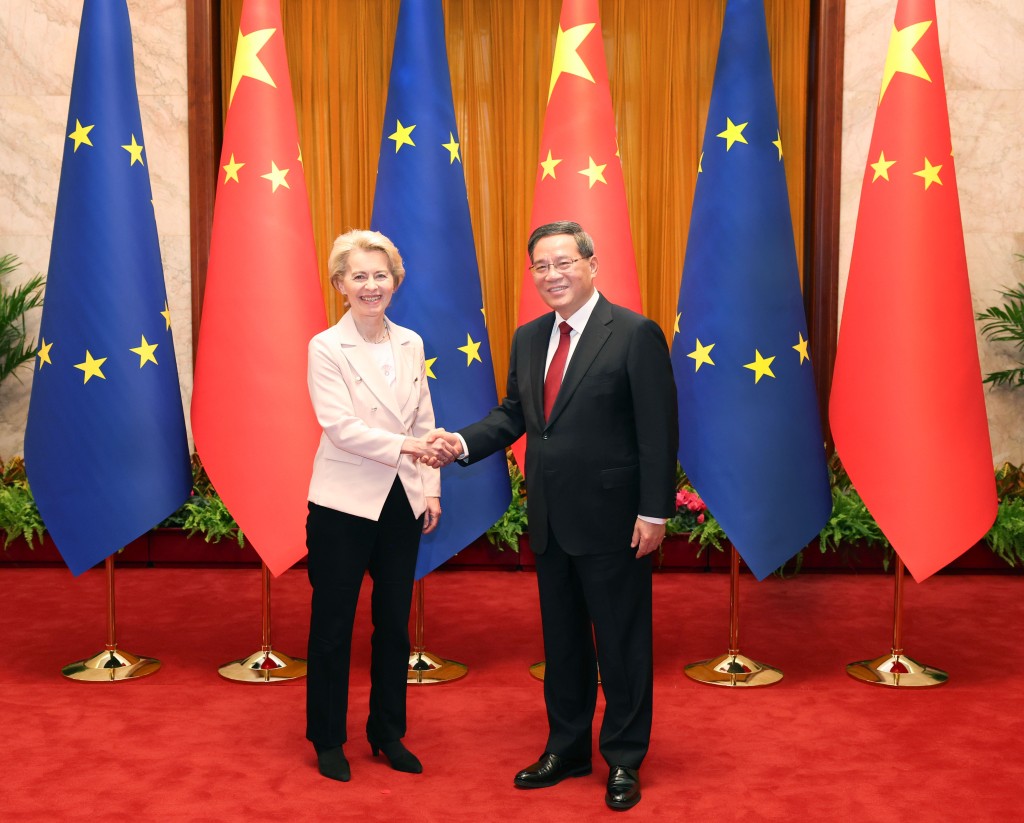 馮德萊恩今年4月在北京與國務院總理李強會晤。新華社