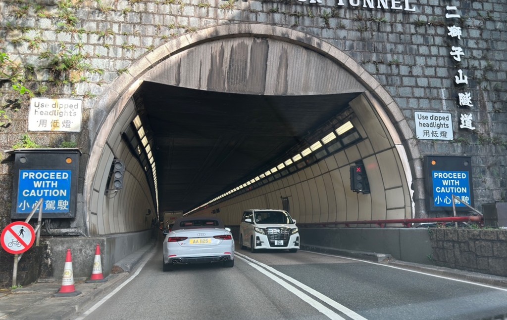 运输署计画在今年首季于城门隧道及狮子山隧道实施「易通行」。资料图片