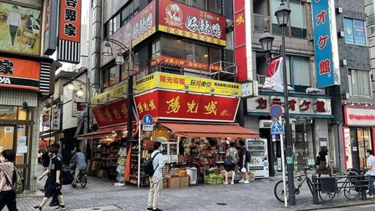 東京警方近日在池袋一間公寓破獲非法賭場。dailyportalz.jp 東京警方近日在池袋一間公寓破獲非法賭場。dailyportalz.jp