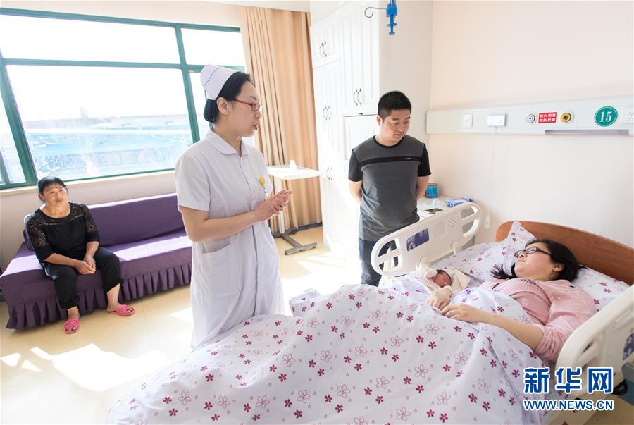 國家醫保局力爭明年全國基本實現政策範圍內分娩個人「無自付」。新華社 國家醫保局力爭明年全國基本實現政策範圍內分娩個人「無自付」。新華社