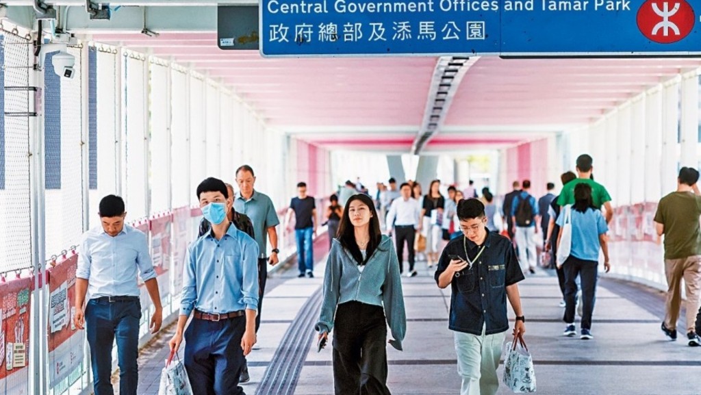 周小松希望能給予公務員合理的加薪幅度。資料圖片