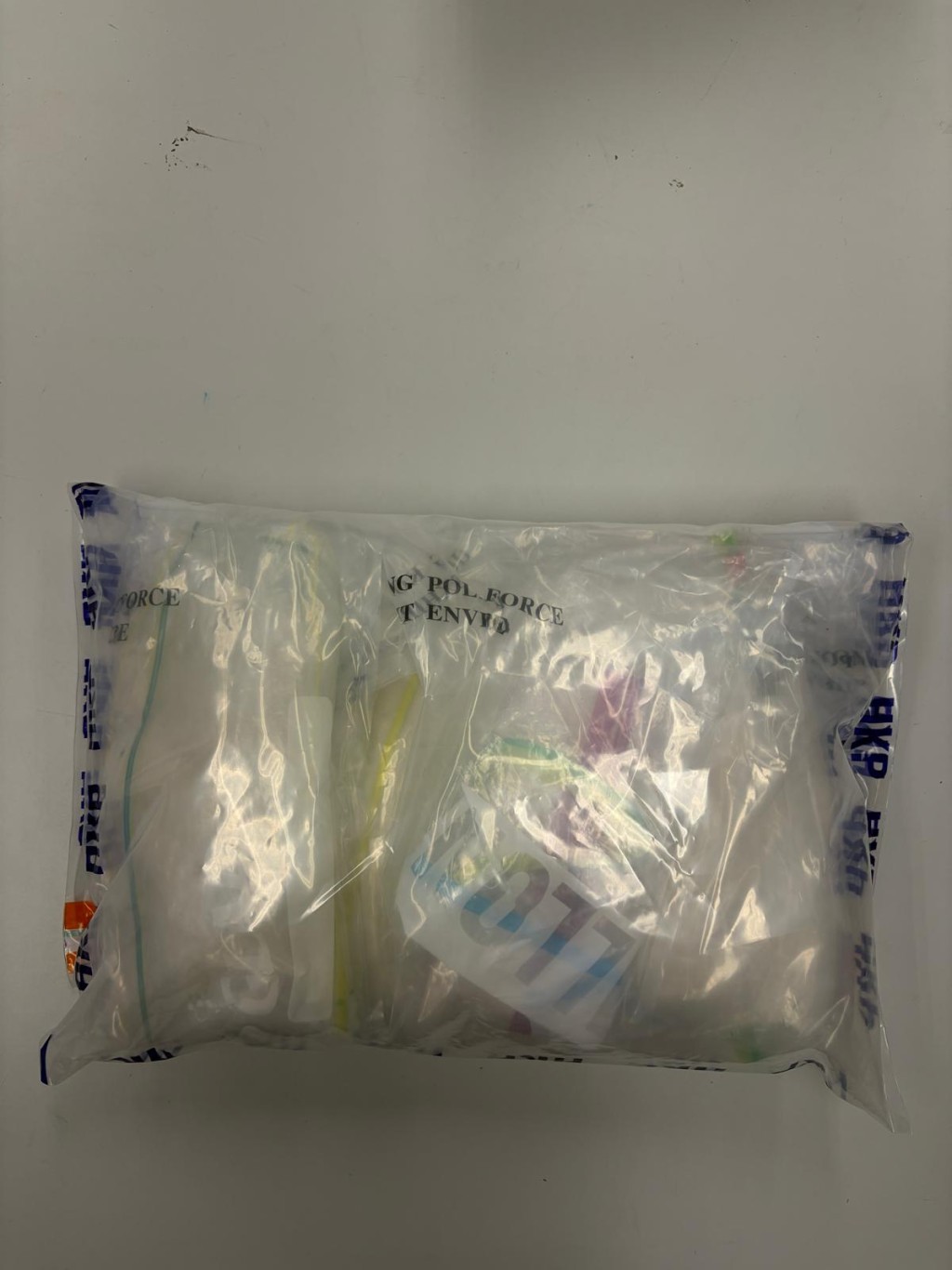 警方检获的毒品总市值估计逾230万港元。