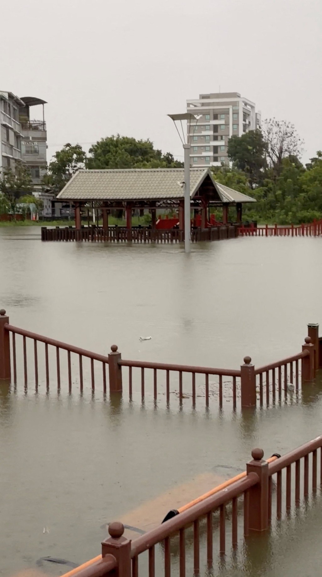 台湾广泛地区暴雨。路透社