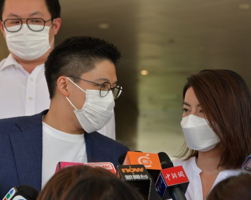 霍啟剛攜郭晶晶參加立會選舉