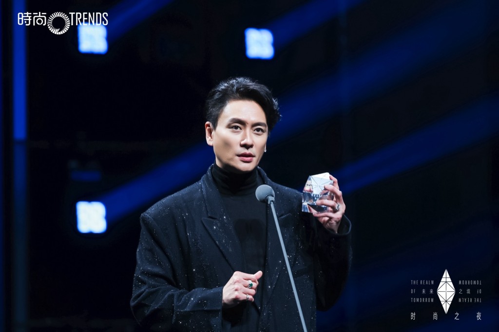 黃宗澤繼攞完雙料視帝後,再獲頒《2025時尚之夜》「年度實力男演員」。 黃宗澤繼攞完雙料視帝後,再獲頒《2025時尚之夜》「年度實力男演員」。