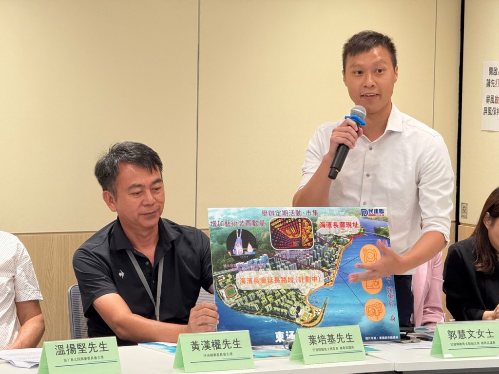 民建聯亦建議,打造梅窩「國際沙灘音樂港灣」、南大嶼高端海濱度假村,發展長洲市集文化、活化大澳棚屋等。曹露尹攝 民建聯亦建議,打造梅窩「國際沙灘音樂港灣」、南大嶼高端海濱度假村,發展長洲市集文化、活化大澳棚屋等。曹露尹攝