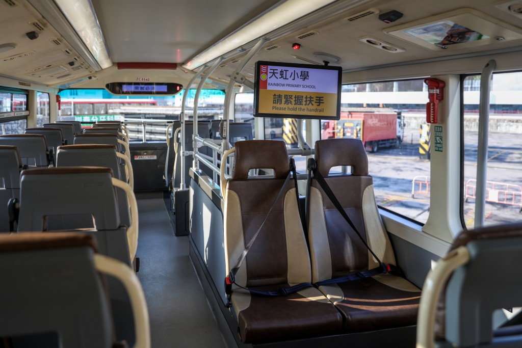 1月25日起，乘客須在所有已安裝安全帶的新、舊登記車輛上佩戴安全帶。何家豪攝