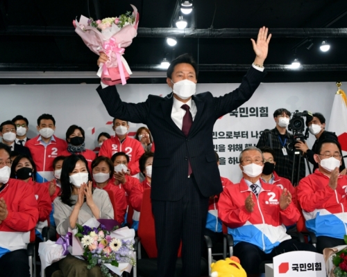 代表在野「國民力量黨」參選首爾市長的吳世勛發表勝利宣言。AP圖片