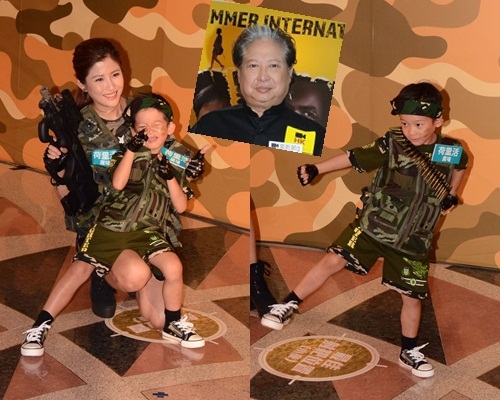 TJ好活躍，即場學爺爺耍功夫。