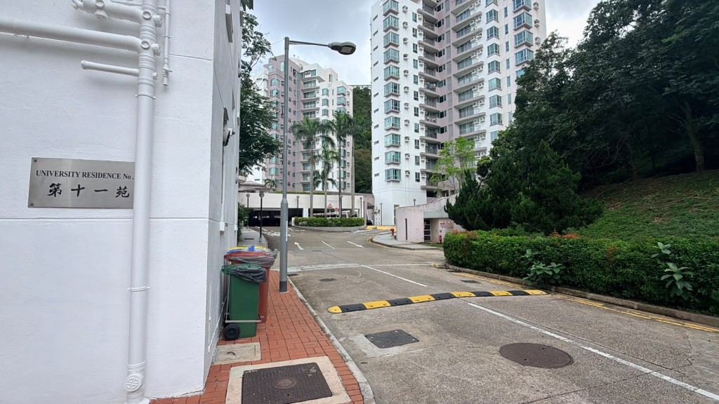 黃錦輝駕駛其私家車,沿中文大學校園內道路行駛,其間失控撞向泊在大學室外停車場的一部私家車。資料圖片 黃錦輝駕駛其私家車,沿中文大學校園內道路行駛,其間失控撞向泊在大學室外停車場的一部私家車。資料圖片