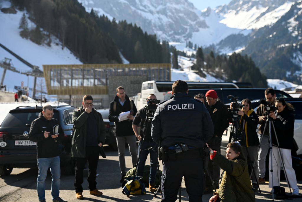 救援人員曾為傷者進行約30分鐘心肺復甦，但最終不治。路透社