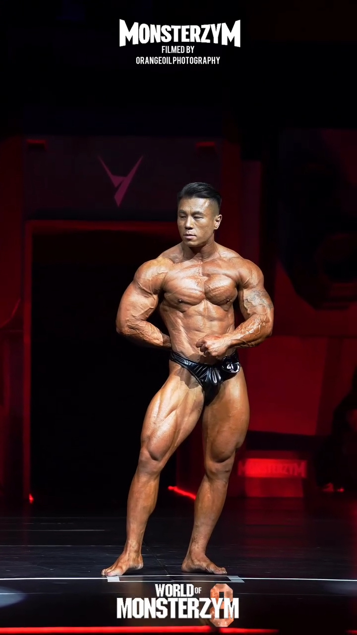 鄭仲軒身形已經非常健碩,近年更加是越操越Fit。 鄭仲軒身形已經非常健碩,近年更加是越操越Fit。